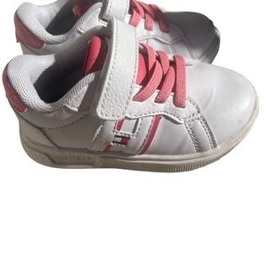 Tommy Hilfiger Girl’s Sneaker in White and Pink. Size:6. Toddler